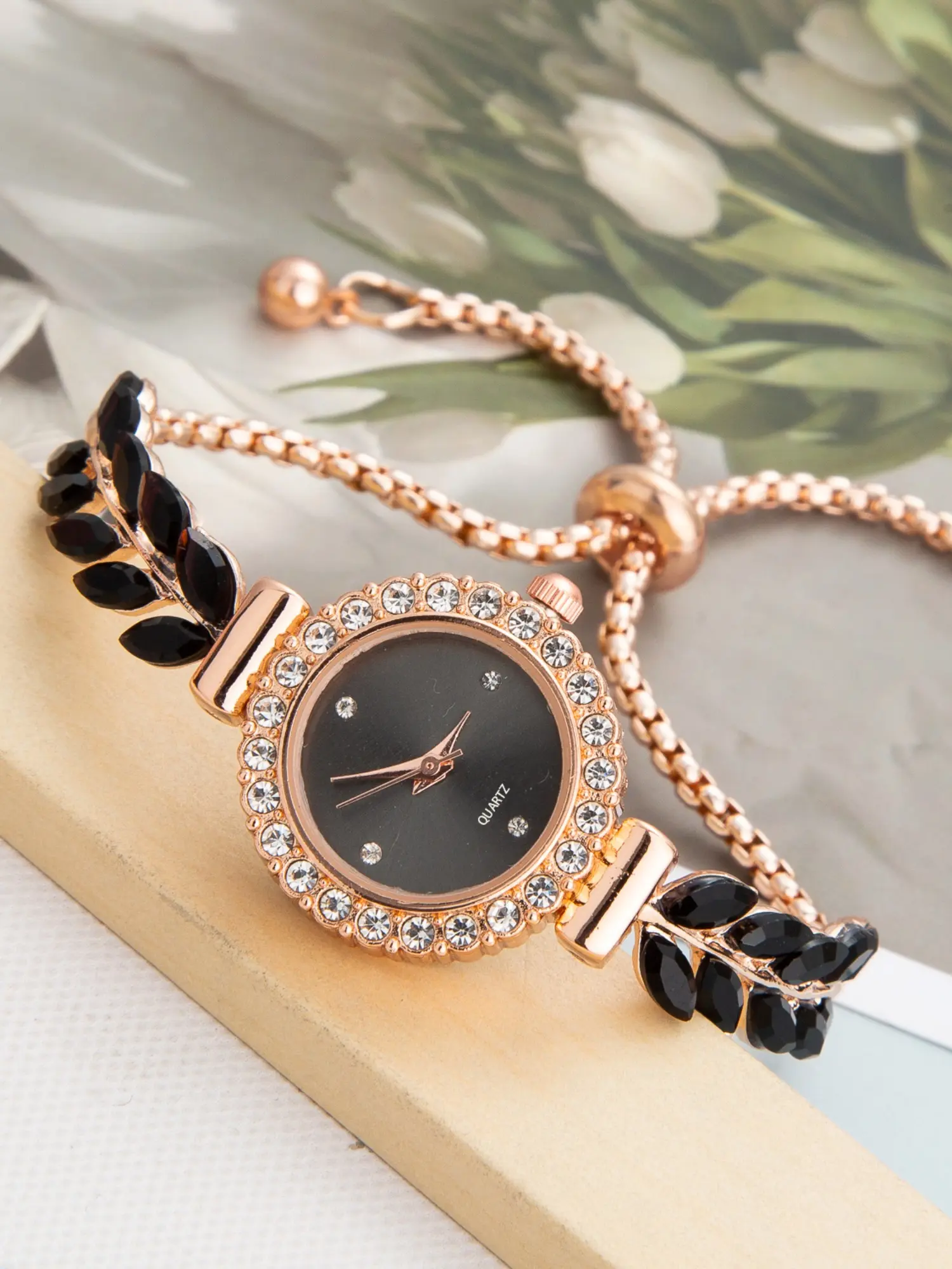 New Casual Fashion Women's Bracelet Watch, Cute Round Dial with Crystal Leaves Feather Band, Alloy Quartz Watch, Holiday Gift, Quartz Analog Watch, Fashionable Watches