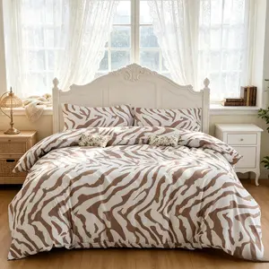 3-piece duvet cover set with stylish zebra print, soft and comfortable. Includes 1 duvet cover and 2 pillowcases, no inner filling, suitable for all seasons.