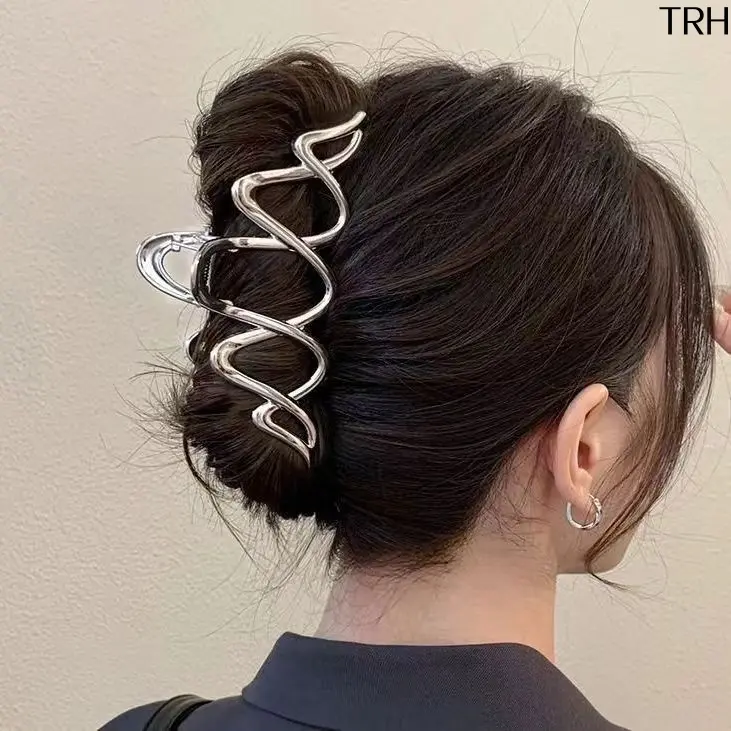 Wavy Metal Large Hair Claw Clip for Thick Hair Women, Abstract Wave Shark Clip, Elegant Non-Slip Hair Catch, Big Back-of-Head Bun Barrette, Stylish Fashion Hair Accessories Suitable for Thick Hair, Daily Commute & Casual Hairstyles