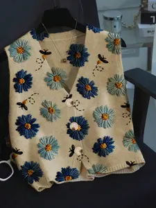 Women's Bee Animal Print Floral V Neck Button Sweater Vest, Casual Sleeveless Knit Cardigan for Spring Summer Fall Winter, Comfortable Warm Daily Wear