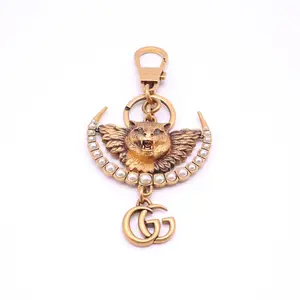 Pre-owned Gucci Interlocking GG Metal Winged Tiger Head Pearl Keychain Charm W21489