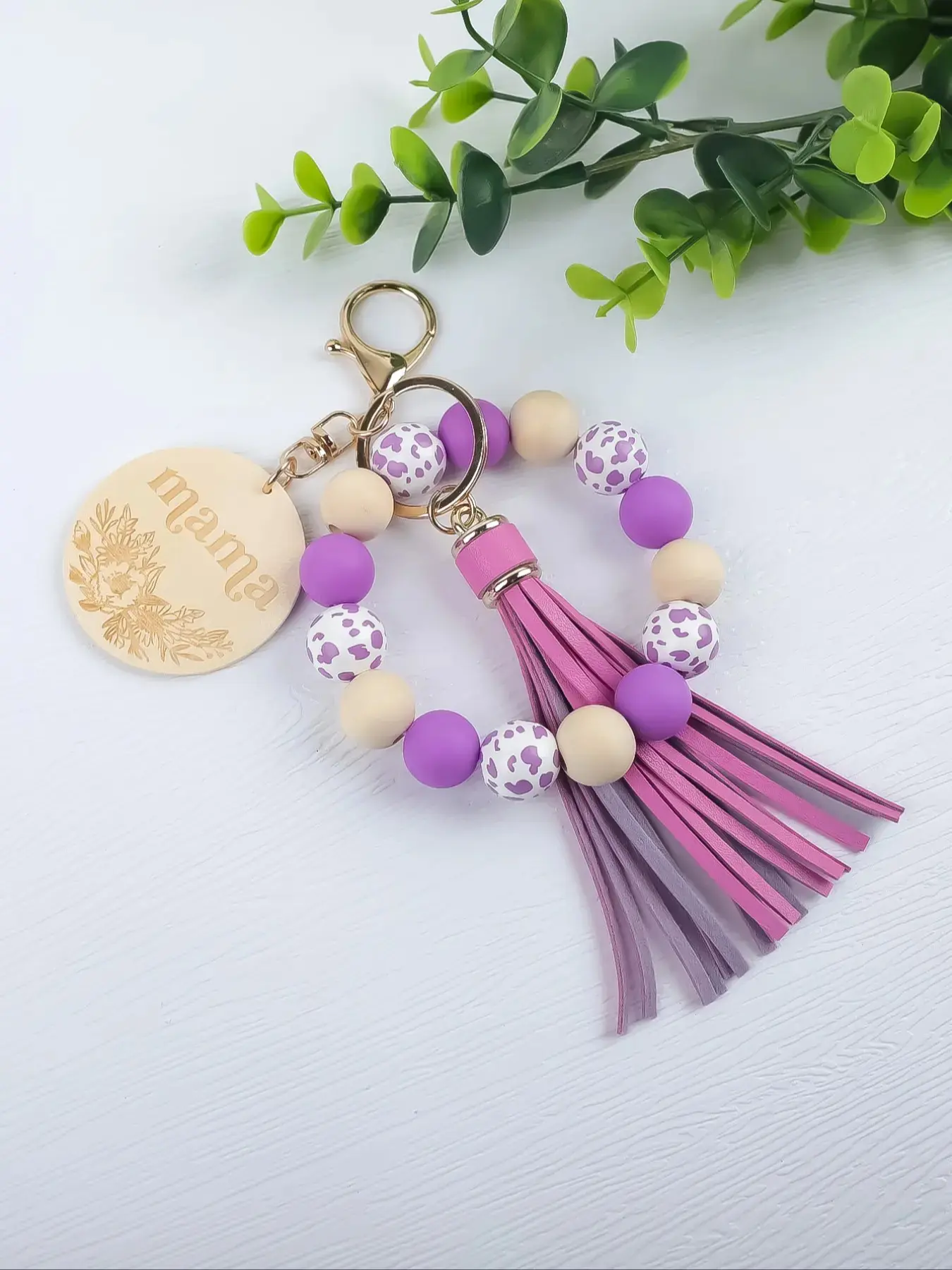 Letter Mama Beaded Keychain, Mom Gift, Mother's Day Present, Heartfelt Design, Perfect for Moms, Unique Accessory, Keychain Pendant