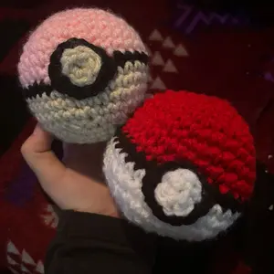 Jumbo crochet pokeball