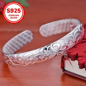 Creative And Stylish Open S925 Silver Bracelet for Women, a Floral-Themed Accessory Perfect As a Gift for Family.