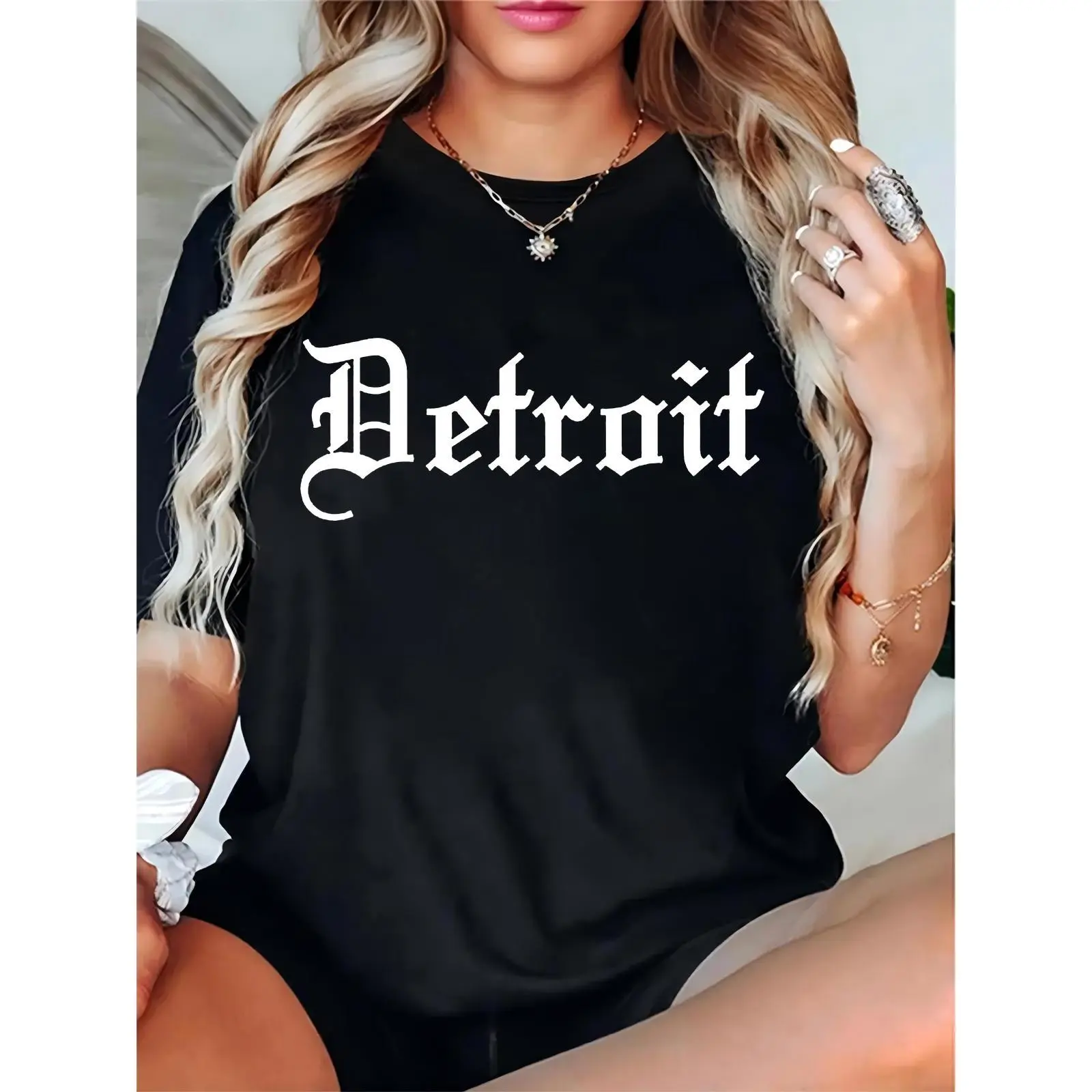 Women's Black Detroit Gothic Letter Print T-Shirt, Casual Streetwear for Detroit Enthusiasts, Ideal for Daily Wear, Shopping, or Casual Outings