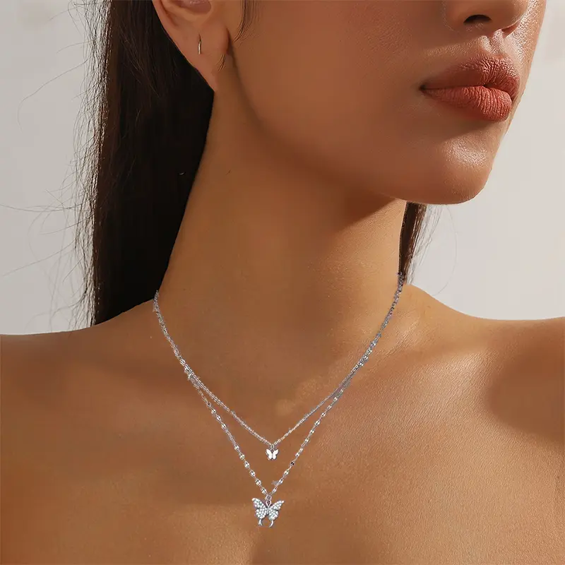 Shiny Butterfly & Rhinestone Decor Layered Necklace, Clavicle Chain Butterfly Charm Pendent, Butterfly Necklace, Sliver Ideal for Women Daily Wear and Gatherings