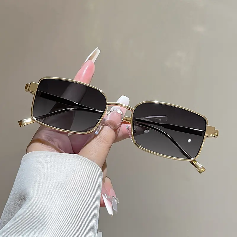 1 Pc Unisex Full-Rim Light Luxury New Small Square Frame Sunglasses, Metal Temples, Unique Trendy High-End Versatile Eyewear for Daily Wear