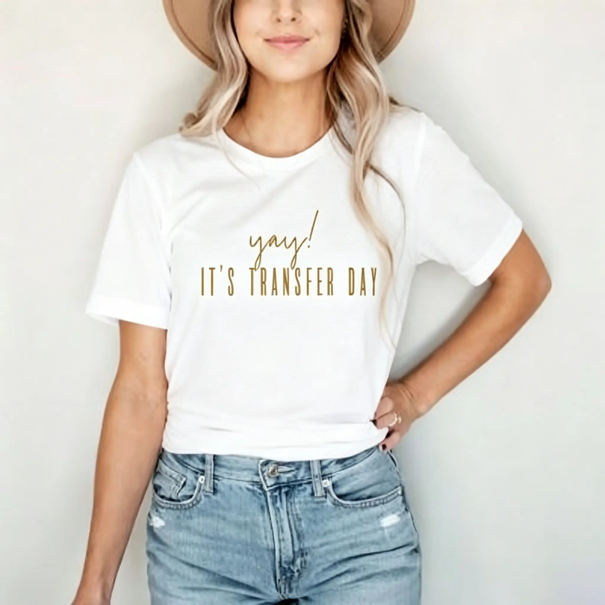 Minimal Gold Script Yay It’s Transfer Day Simple Text Graphic T-Shirt, Womens Light Chic Daily Casual Tee, 100% Cotton Printed Craft SummerVibes Top, Relaxed Soft Breathable womens summer clothing
