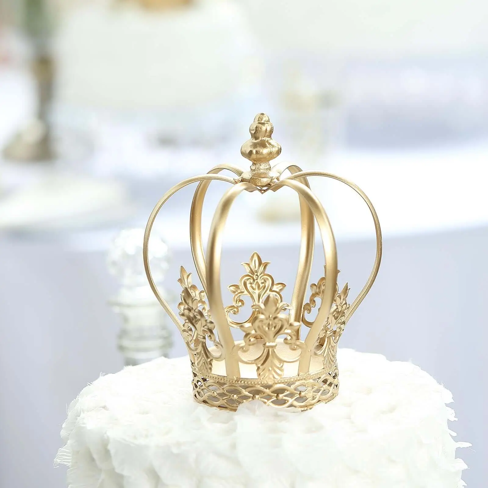 8" Gold Metal Royal Wedding Cake Topper - Fleur-De-Lis Sides, Reusable Cake Decorating Centerpiece for Royal-Themed Parties, Lavish Events