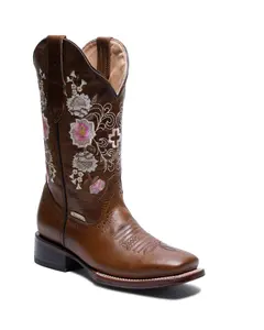 Valeria Boots / Matti Regio