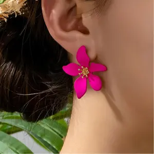 Pair Of Flower Element Earrings, Retro Elegant And Fashionable Ear Ornaments