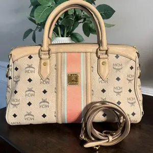 Pre-owned MCM Canvas Shoulder Bags Shoulder bag with Crossbody Leather Strap