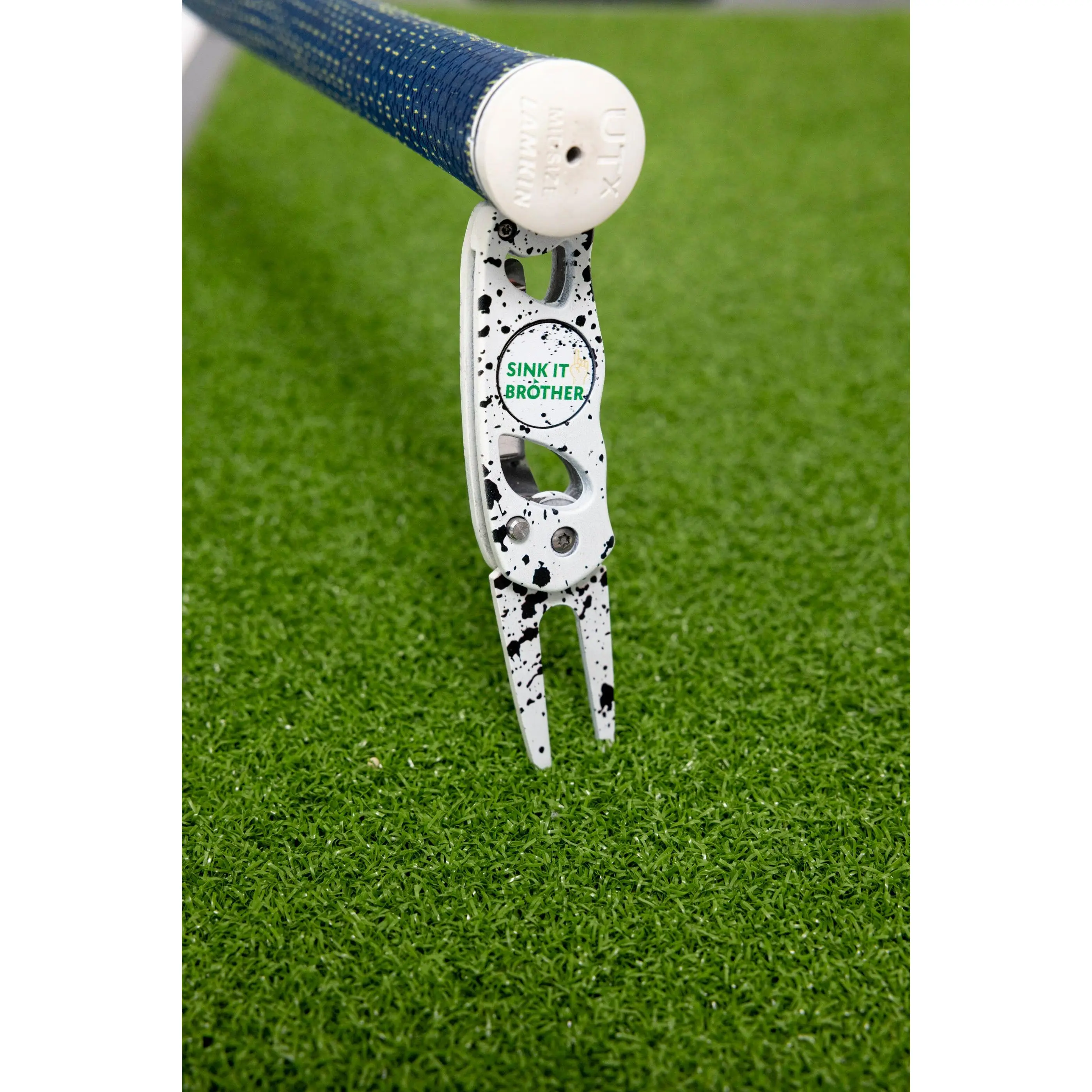 Sink It Brother Divot Tool