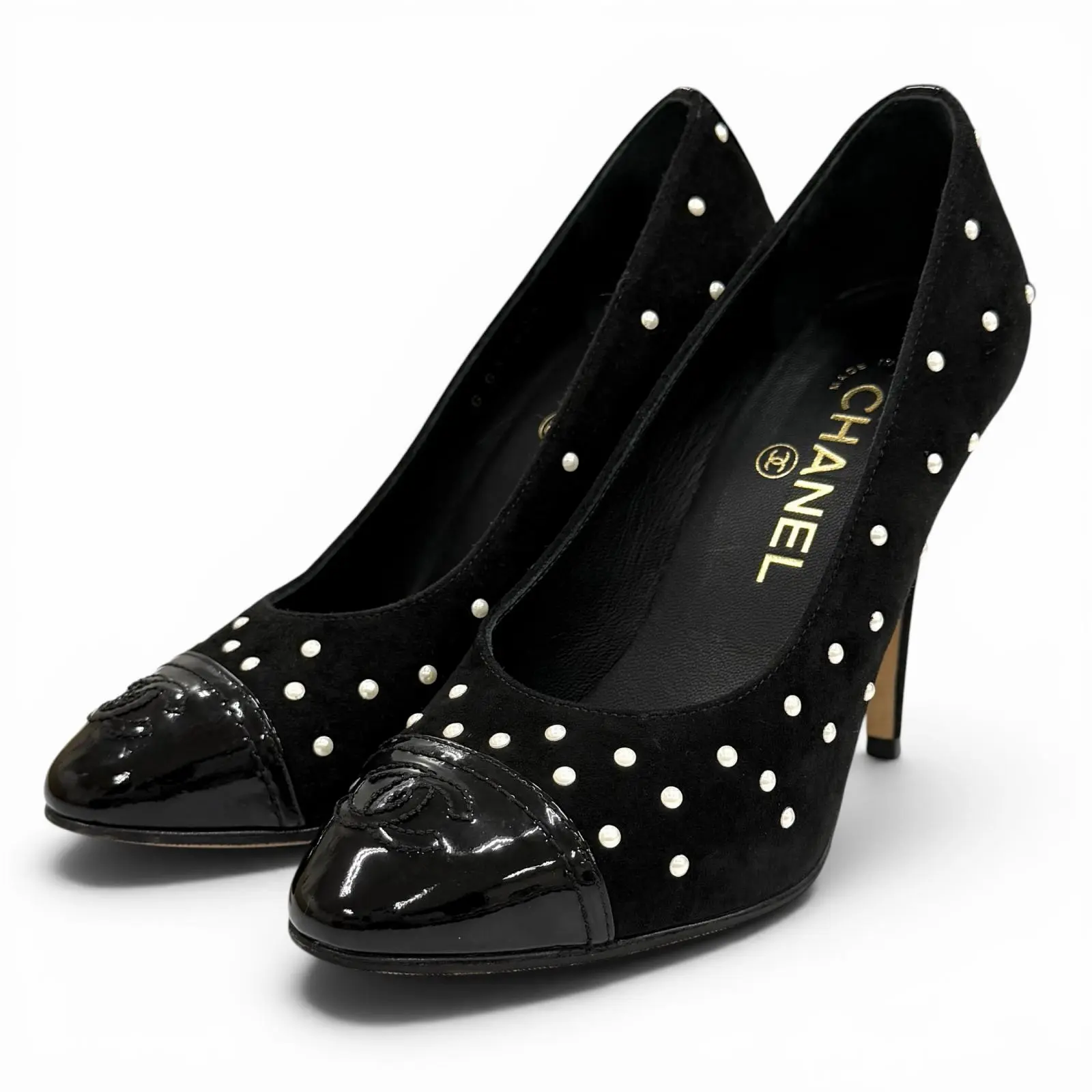 Pre-owned CHANEL Suede Small Leather Goods Patent Pumps