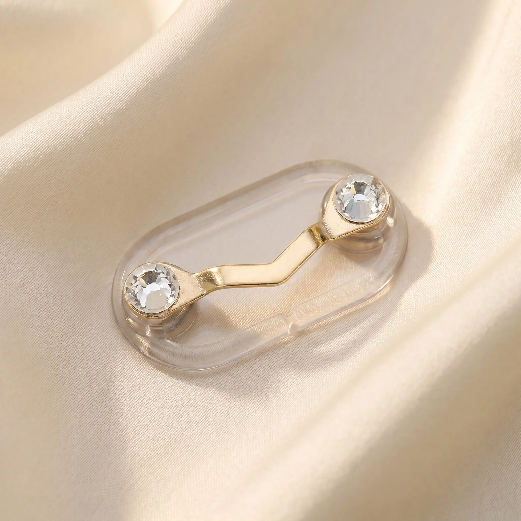 Elegant Multi-Purpose Magnetic Brooch | Aesthetic Holder for Glasses, ID Badge & Earphones