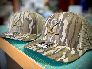 Turkey Tracks Mossy Oak Bottomland - Loden Mesh Back- 112P Camouflage Snapback Hat Adjustable Trucker Hat, Camouflage Pattern