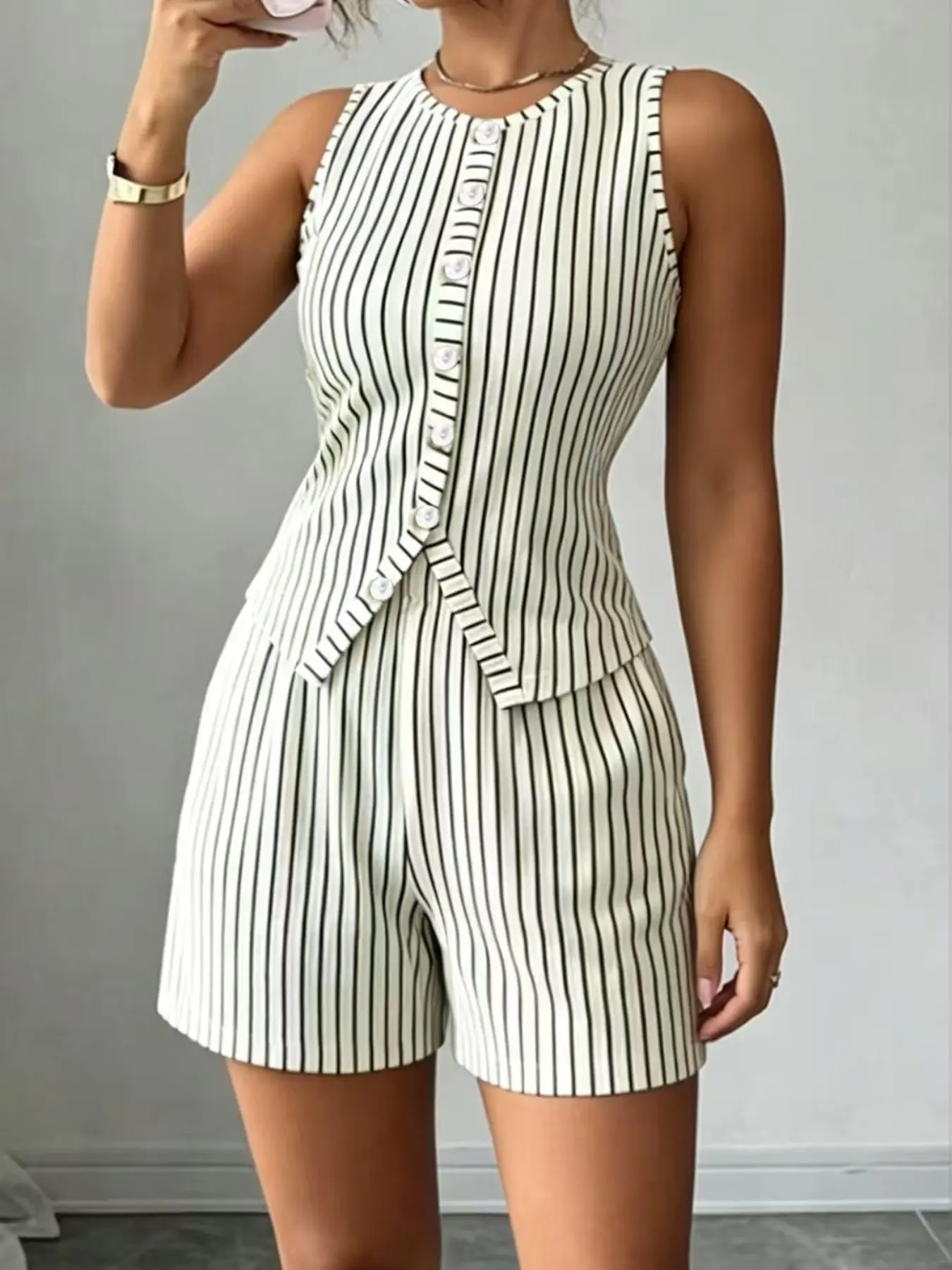 2-Piece Set Round Neck Sleeveless Buttoned Fitted Tank Top Striped T-Shirt + Elastic Waist Shorts Home, Comfortable Casual Wear Casual Matching Set Outfit Womenswear Matching Set Summer