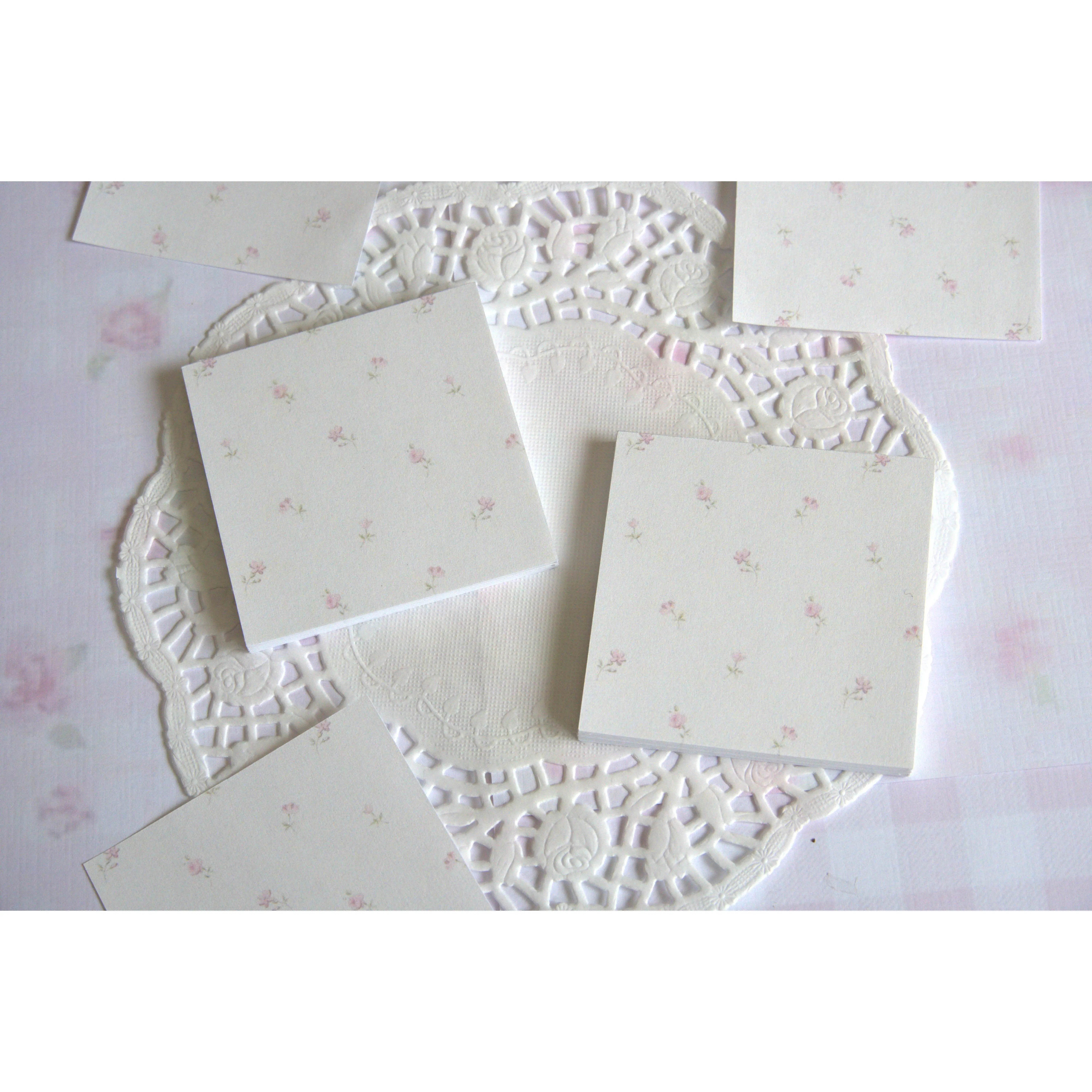 Vintage Floral Ditsy Memo Pad, 3x3 in Cottagecore Mini Notepad, 50 Tear-Off Sheets, Office Stationery for To-Do Lists, Ideal Gift for Office Users