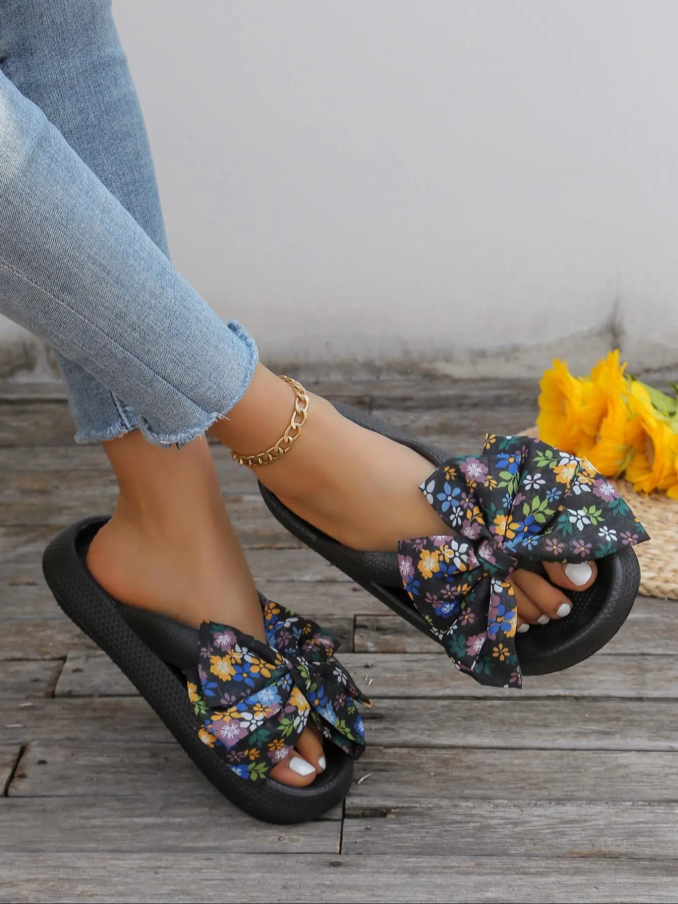 Women's Cute Floral Graphic Bowknot Design Platform Flip Flops for Spring, Summer 2024 Trendy Flatform Flip Flops, Fashionable Slippers for Beach Vaca