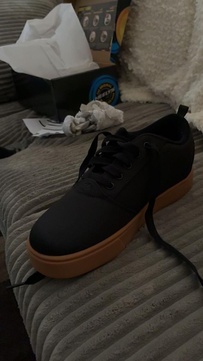 Item: 8Y/9W, BLACK/GUM