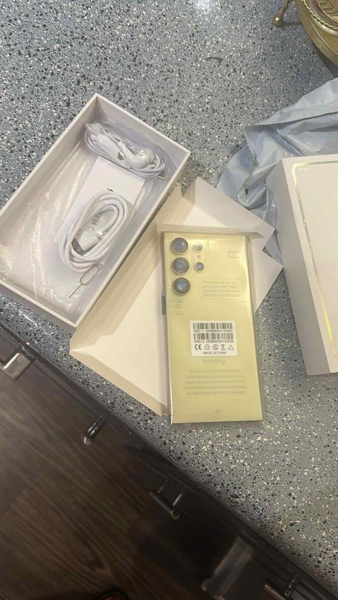 Item: Yellow, 1 Count