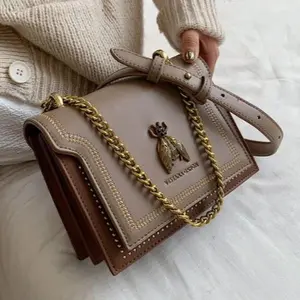 Women’s Elegant Bee Patched Decor Chain Strap Crossbody Bag, Vintage Bee Decor Square Underman Bag, Minimalist Temperament Quilted Design