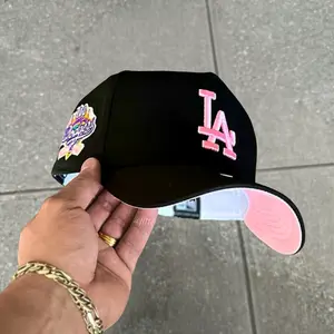 Black Los Angeles Dodgers 9FORTY Snapback Hat, Pink Embroidered LA Logo & Pink Undervisor, MLB World Series Side Patch Cap, Limited Edition 2026 Urban Streetwear Gorra premium, moda urbana para hombres y mujeres
