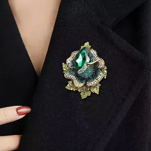 LisiZen High-End Green Rose Brooch for Women – Korean Minimalist Luxury Floral Pin, Elegant Chic Decoration for Coat & Blazer DZSP1013