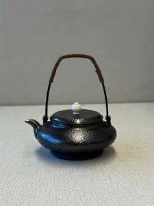Handcrafted Beam-Raising Teapot by Jiang Zao