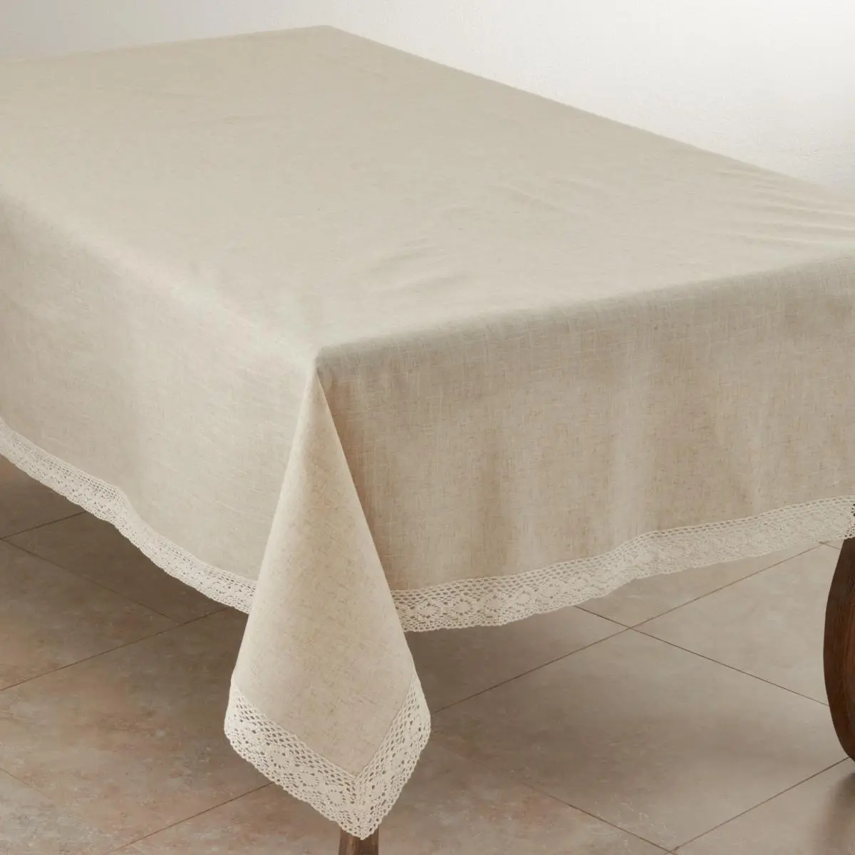 Saro Lifestyle 931.N70140B Solid Classic Lace Border Rectangle Tablecloth, 70x140 in Tan, Machine Washable All-Season Household Kitchen Linen, All Seasons