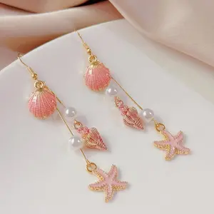 1 Pair of Fashionable Summer Ocean Style Pink Imitation Conch Imitation Shell Imitation Pearl Earrings, Suitable for Women'S Beach Vacation Decoration And Party Attendance