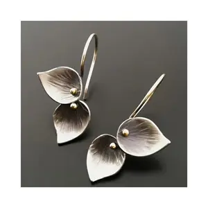 1pair retro and elegant petal-shaped earrings, perfect for banquets and gatherings, and a perfect birthday party gift