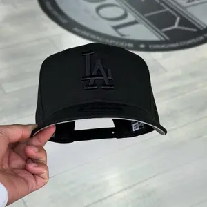New Era LA Dodgers All Black 9FORTY Adjustable Baseball Cap, Structured Crown Flat Brim Hat, Gorra Fashion Accessories Trendy Daily Wear