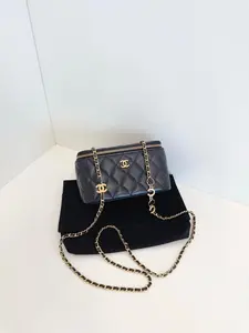 Pre-owned CHANEL Leather Messenger Bags Preloved 22K Vanity Case Black Lambskin 16x10x8cm 118296