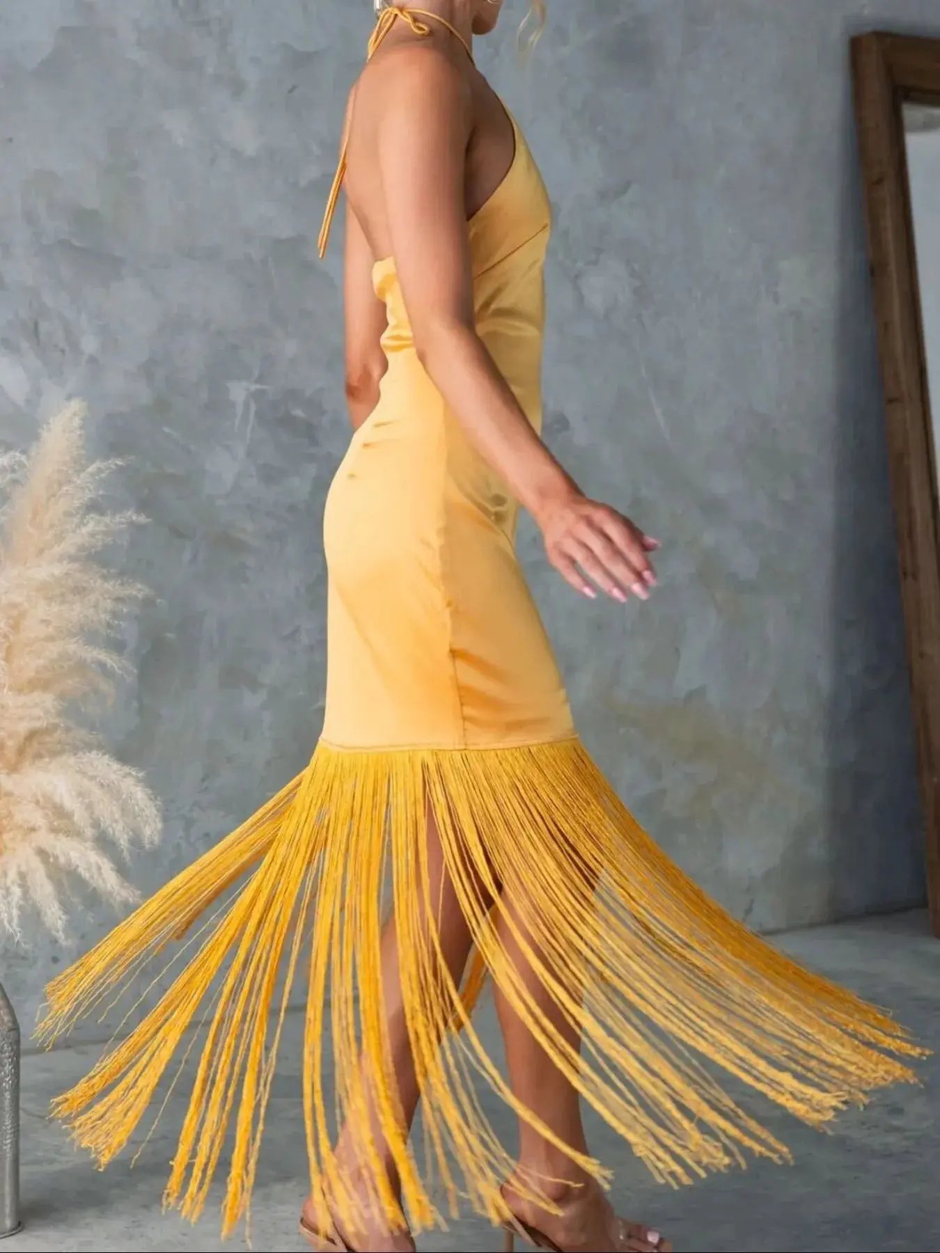 Fringe Halter Neck Dress - TikTok Shop Fringe Halter Neck Dress - TikTok Shop