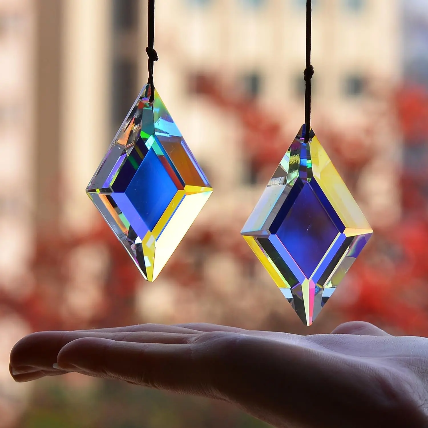 2 Piece Geometric Crystal Sun Catcher Prism, Stino Hanging Sun Catcher with Glass Prism, Rainbow Maker for Window, Balcony, Kitchen, Garden Decor, Home Decor Items