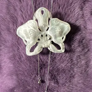 Original design Floral Necklace Flower Neckklace with Elegant White Petals and Silver Beaded Chain for Women's Fashion