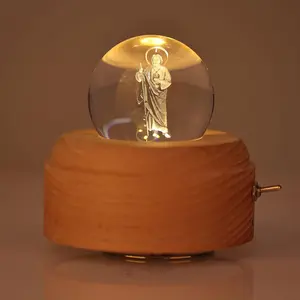 3D Rechargeable Saint Jude Crystal Ball Music Box With Led Projection Light And Rotating Wooden Base, Creative Wooden San Judas Tadeo Crystal Ball Music Box, Suitable for Interior Religious Decor Gift Ornaments