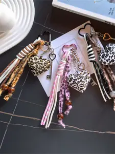 Y2K Style Women's Vintage Leopard Print Leather Heart Keychain, Bag Accessory Charm, Unique Retro Key Holder Pendant, Leopard Pattern, Trendy Cute Keychain