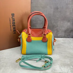 Pre-owned BURBERRY Leather Shoulder Bags 7.8'' R3019 Shoulder Bag C1857237681 0423 T2 Baccy