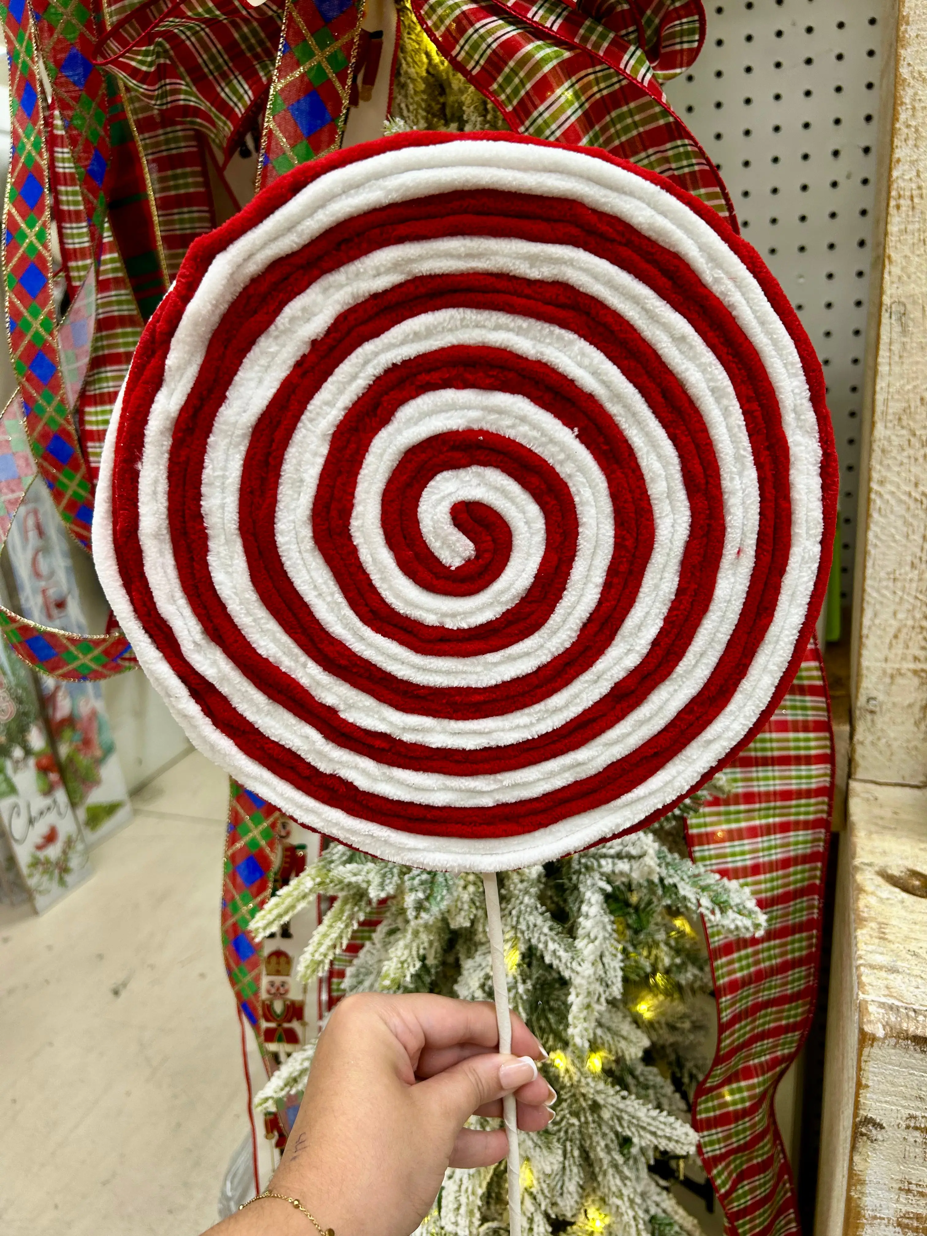 30 Inch Red And White Yarn Swirl Peppermint Lollipop