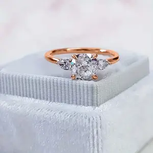 Four-prong Zircon Ring Square Index Finger Wedding Ring Stylish for Everyday Wear Available in Various Sizes for Adults