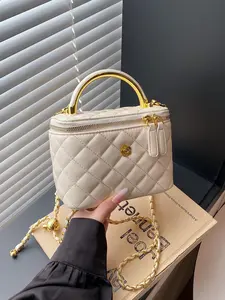 Trendy Small Quilted Crossbody Shoulder Bag, Crossbody Shoulder Handbag, Crossbody Chain Bag, Quilted Crossbody Bags, 2026 New Fashionable Versatile High-End Design, Casual PU Material for All Seasons