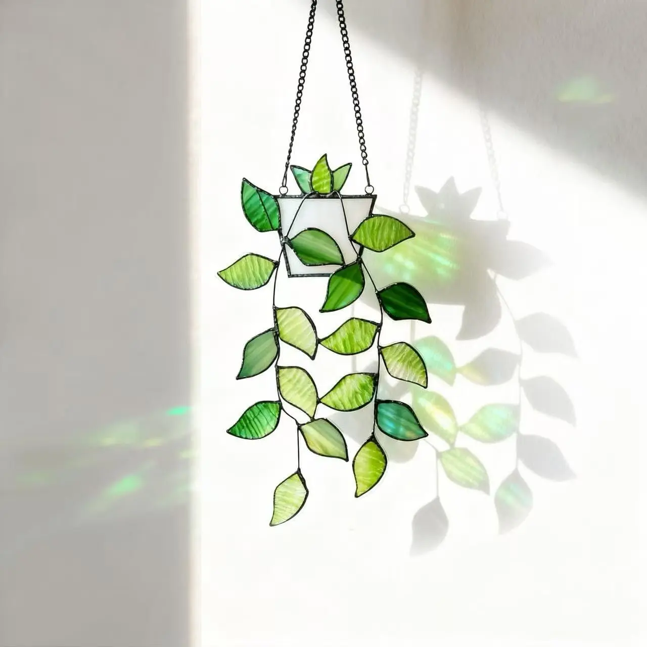 Stained Glass Green Leaf Plant Suncatcher with Iron Chain Hang, Nature Decor Light for Home Kitchen Wall Art, Plant Lover Gift (Home Supplies)