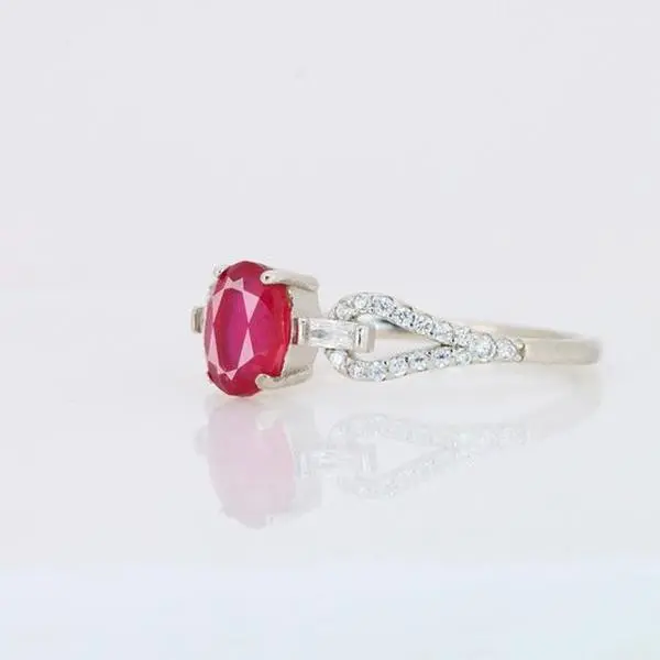 Anillo de Rubí Natural Rojo Intenso en Plata 925 Certificada