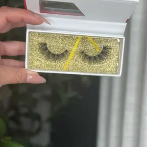 Lashes Red & White Box Eyelashes