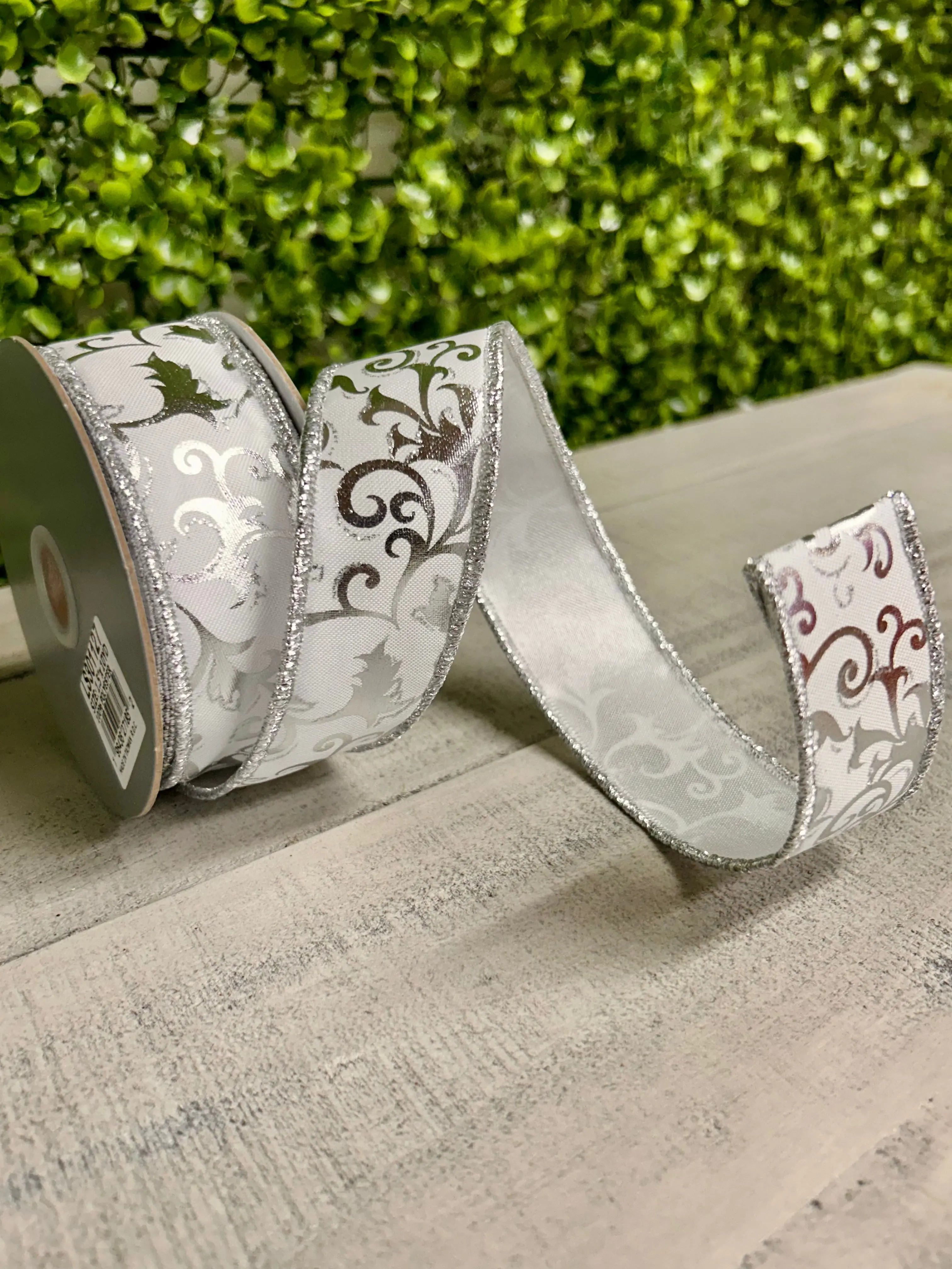 1.5 Inch By 10 Yard White And Silver Metallic Foil Swirl Leaf Ribbon