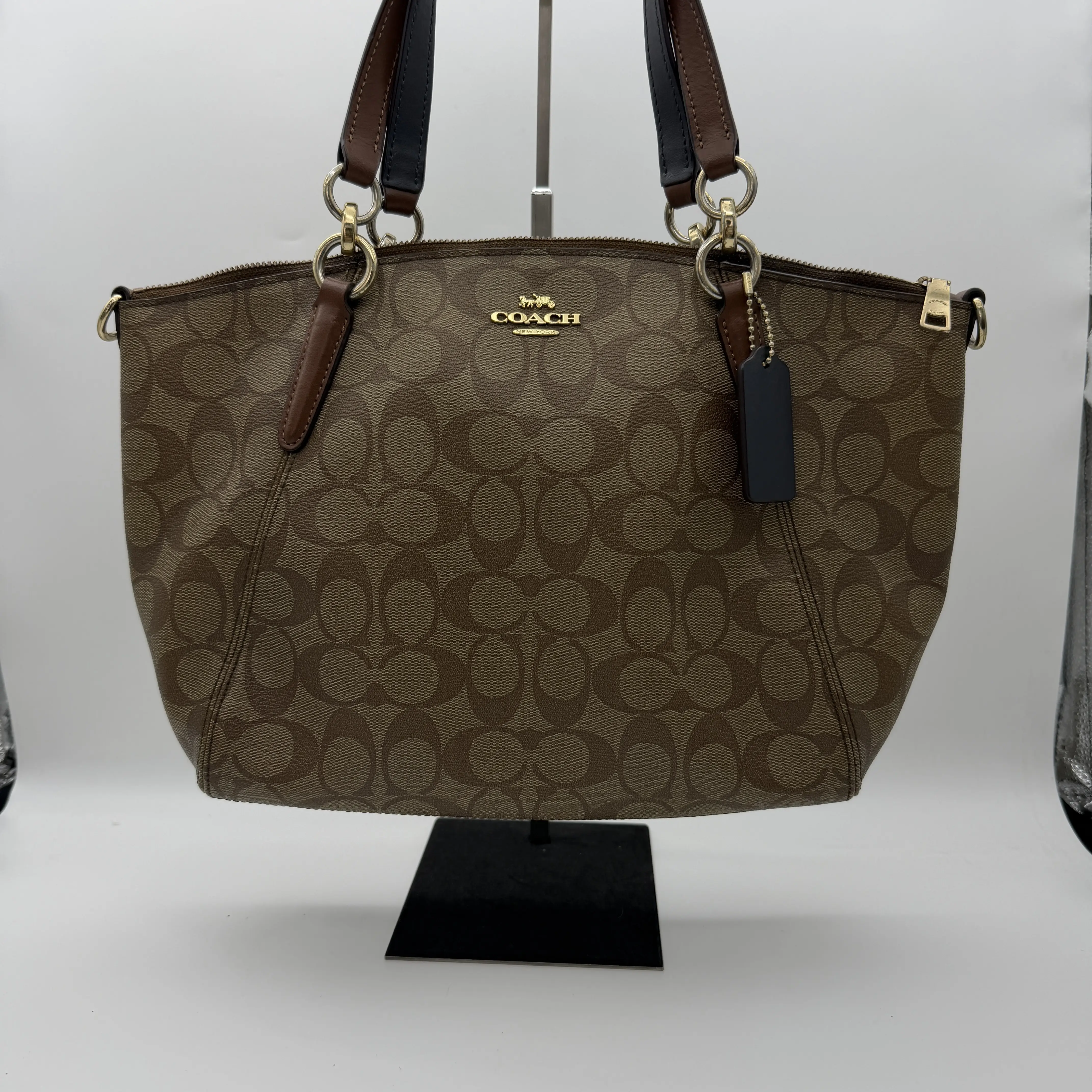 Pre-owned coach classic monogram dumpling style tote bag