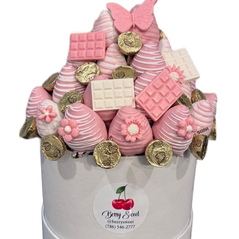 Marcy.  Arreglo a base de fresas decoradas con chocolate, para toda ocasión.  Contamos con diferentes size: small, mediano  y large .