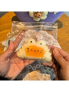 1-piece simulated caramel croissant squeezable toy, food-grade silicone handmade stress-relieving squeeze toy, high-appearance